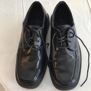 Men’s size 8 black dress shoes